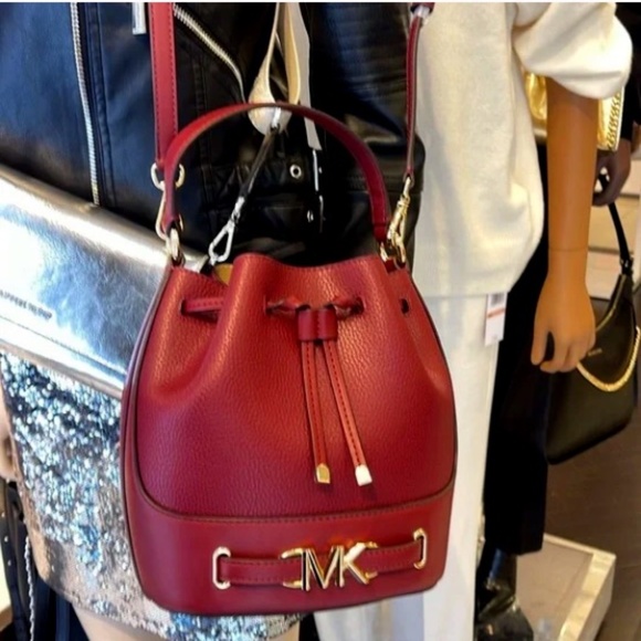 MICHAEL KORS Reed Medium Pebbled Leather Bucket Bag Dark Cherry NWT - Picture 1 of 10